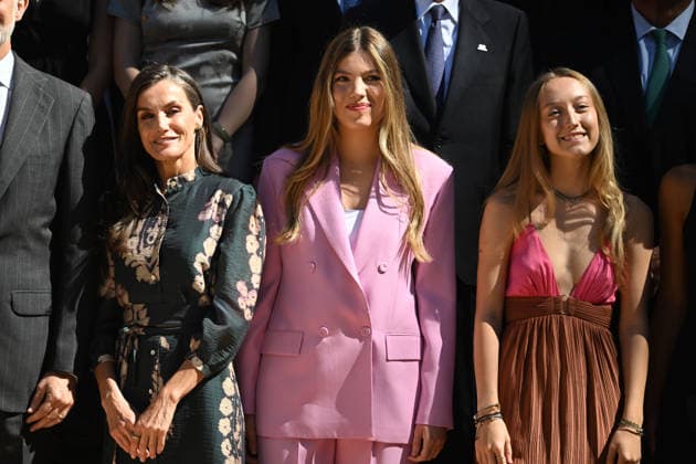 The Royal Family Holds an Audience with the Board of Trustees of the Spanish Committee of the United World Colleges Foundation Queen Letizia and Infanta Sofía during the audience with the Board of Trustees of the Spanish Committee of the United World Colleges Foundation at the Zarzuela Palace on July 17, 2026, in Madrid, Spain BOARD OF TRUSTEES SPANISH COMMITTEE OF UNITED WORLD SCHOOLS FOUNDATION ROYAL FAMILY José Madrid Madrid Spain  Copyright: xJosÃ xOlivax 7669892