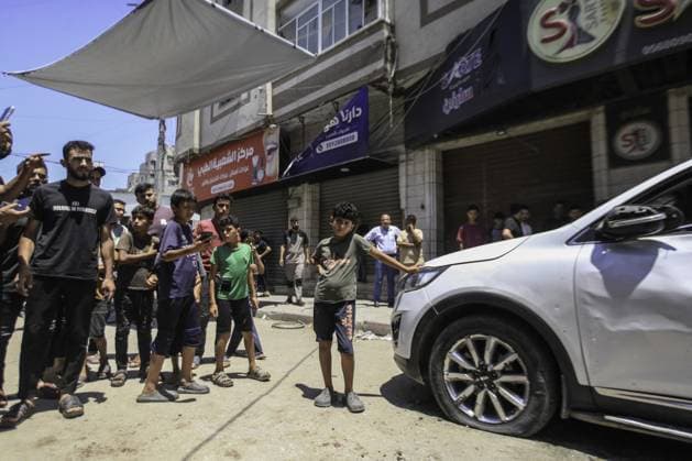RECORD DATE NOT STATED Targeting of a civilian vehicle in Gaza City during the military conflict between Israel and Hamas. (INT) Targeting of a civilian vehicle in Gaza City during the military conflict between Israel and Hamas. July 17, 2026, Gaza, Palestine: A Palestinian was injured after an Israeli drone strike targeted an area in Gaza City. According to medical sources, the injured person was transported to Al-Shifa Medical Complex for treatment, while emergency teams responded to the scene. Credit: Hashem Zimmo TheNews2(Foto: Hashem Zimmo Thenews2 imago images) Targeting of a civilian vehicle in Gaza City during the military conflict between Israel and Hamas.  Copyright: xHashemxZimmox