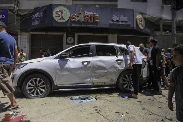 RECORD DATE NOT STATED Targeting of a civilian vehicle in Gaza City during the military conflict between Israel and Hamas. (INT) Targeting of a civilian vehicle in Gaza City during the military conflict between Israel and Hamas. July 17, 2026, Gaza, Palestine: A Palestinian was injured after an Israeli drone strike targeted an area in Gaza City. According to medical sources, the injured person was transported to Al-Shifa Medical Complex for treatment, while emergency teams responded to the scene. Credit: Hashem Zimmo TheNews2(Foto: Hashem Zimmo Thenews2 imago images) Targeting of a civilian vehicle in Gaza City during the military conflict between Israel and Hamas.  Copyright: xHashemxZimmox