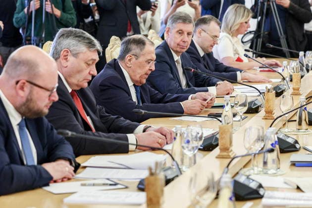 RUSSIA, MOSCOW - JULY 17, 2026: Russia s Minister of Foreign Affairs Sergei Lavrov (3rd L) during talks with Azerbaijan s Minister of Foreign Affairs Bayramov (not pictured). Sergei Bulkin TASS  95135488