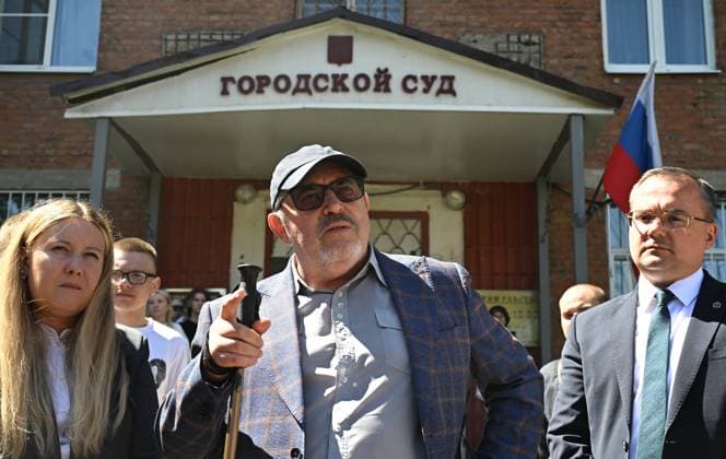 Russia Politician Nadezhdin Arrest 9206931 17.07.2026 Russian politician Boris Nadezhdin, who is charged with displaying extremist symbols, an administrative offence punishable by a fine or up to 15 days in jail and one that could bar him from running in September s parliamentary elections, leaves after a hearing at the City Court of Dolgoprudny in Moscow Region, Russia. The charges stem from a 2023 online interview, in which he displayed a picture of opposition leader Alexei Navalny. Nadezhdin, known for opposing Russia s military operation in Ukraine, was detained earlier on July 13, days after being designated a foreign agent by authorities. Sergey Bobylev Sputnik Dolgoprudnyi Moscow region Russia  Copyright: xSergeyxBobylevx