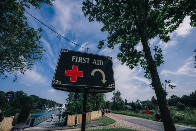 First aid indications pictured during the first day of the Tomorrowland electronic music festival, Friday 17 July 2026, in Boom. The first weekend of the 20th edition of the festival takes place at the De Schorre terrain in Boom, from 17 to 19 July.  EMILExWINDAL 181326175