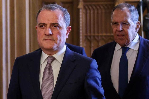 RUSSIA, MOSCOW - JULY 17, 2026: Azerbaijan s Minister of Foreign Affairs Jeyhun Bayramov (L) and Russia s Minister of Foreign Affairs Sergei Lavrov arrive for talks at the Reception House of the Russian Ministry of Foreign Affairs Moscow Russia  - ZUMAt113 20260717_zaa_t113_182 Copyright: xSergeixBulkinx