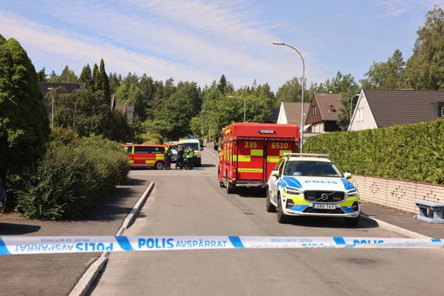 STOCKHOLM, SVERIGE 20260717 Brand i Jakobsberg som drabbat tva villor och även ett garage brinner. Förutom att biträda räddningstjänsten arbetar polisen just nu med att samla in information om bland annat förloppet. STOCKHOLM SVERIGE x11900x *** STOCKHOLM, SWEDEN 20260717 A fire in Jakobsberg has affected two single-family homes, and a garage is also on fire. In addition to assisting the fire department, the police are currently working to gather information about, among other things, the sequence of events. STOCKHOLM, SWEDEN x11900x  Copyright: xPärxBäckström TT TTx VILLABRAND I JAKOBSBERG xB0XAUzustI