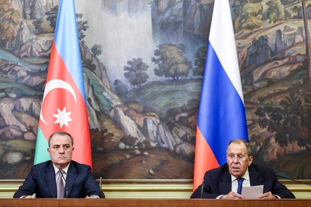 RUSSIA, MOSCOW - JULY 17, 2026: Azerbaijan s Minister of Foreign Affairs Jeyhun Bayramov (L) and Russia s Minister of Foreign Affairs Sergei Lavrov give a joint press conference after talks at the Reception House of the Russian Ministry of Foreign Affairs Moscow Russia  - ZUMAt113 20260717_zaa_t113_200 Copyright: xSergeixBulkinx