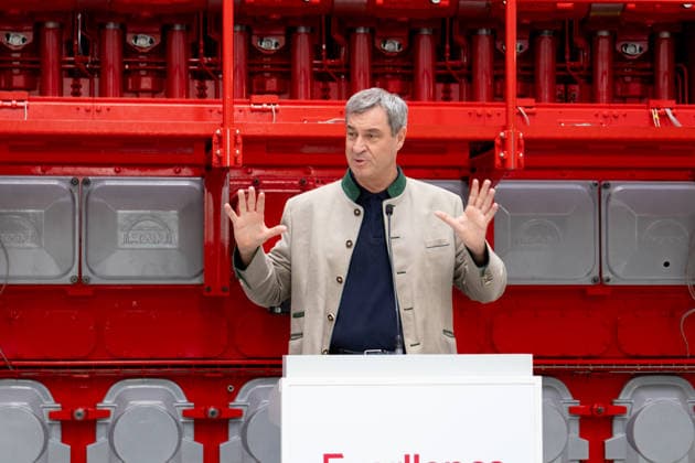 Augsburg, Bavaria, Germany - July 17, 2026: Company visit to Everllence SE at its Augsburg facility. Everllence (formerly MAN Energy Solutions) develops, among other things, large engines, large heat pumps, and technologies for hydrogen and ammonia applications. Dr. Markus Söder (Minister-President of Bavaria, CSU) delivers a speech *** Unternehmensbesuch bei Everllence SE am Unternehmensstandort in Augsburg. Everllence (ehemals MAN Energy Solutions) entwickelt unter anderem Großmotoren, Großwärmepumpen sowie Technologien für Wasserstoff- und Ammoniakanwendungen. Dr. Markus Söder (Ministerpräsident Bayern, CSU) hält eine Rede