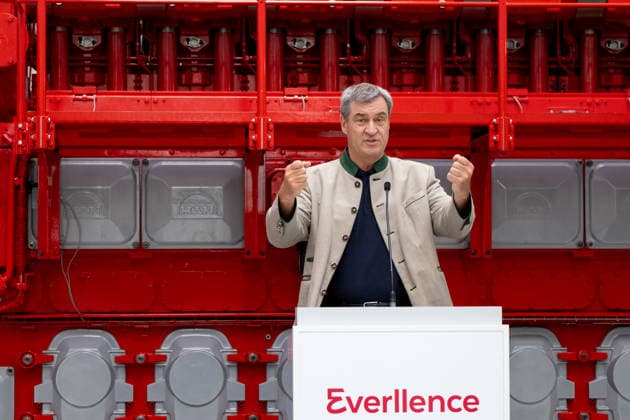 Augsburg, Bavaria, Germany - July 17, 2026: Company visit to Everllence SE at its Augsburg facility. Everllence (formerly MAN Energy Solutions) develops, among other things, large engines, large heat pumps, and technologies for hydrogen and ammonia applications. Dr. Markus Söder (Minister-President of Bavaria, CSU) delivers a speech *** Unternehmensbesuch bei Everllence SE am Unternehmensstandort in Augsburg. Everllence (ehemals MAN Energy Solutions) entwickelt unter anderem Großmotoren, Großwärmepumpen sowie Technologien für Wasserstoff- und Ammoniakanwendungen. Dr. Markus Söder (Ministerpräsident Bayern, CSU) hält eine Rede