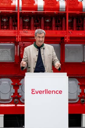 Augsburg, Bavaria, Germany - July 17, 2026: Company visit to Everllence SE at its Augsburg facility. Everllence (formerly MAN Energy Solutions) develops, among other things, large engines, large heat pumps, and technologies for hydrogen and ammonia applications. Dr. Markus Söder (Minister-President of Bavaria, CSU) delivers a speech *** Unternehmensbesuch bei Everllence SE am Unternehmensstandort in Augsburg. Everllence (ehemals MAN Energy Solutions) entwickelt unter anderem Großmotoren, Großwärmepumpen sowie Technologien für Wasserstoff- und Ammoniakanwendungen. Dr. Markus Söder (Ministerpräsident Bayern, CSU) hält eine Rede