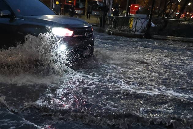 Santiago, July 17, 2026 Flooding at the intersection of Cardenal Caro and the Patronato Bridge in downtown Santiago Dragomir Yankovic Aton Chile, Santiago, Chile Aton 1173225  Copyright: DRAGOMIRxYANKOVIC ATONxCHILE