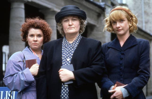 DEADLY ADVICE (1994) IMELDA STAUNTON, BRENDA FRICKER, JANE HORROCKS; MANDIE FLETCHER (DIR) DADV 001 When: 01 Jan 1994 Credit: Cover Images **Editorial Use Only** EDITORIAL USE ONLY. NOT FOR USE BY NEWSPAPERS BASED IN THE UK. Copyright: xx coverimg29805043