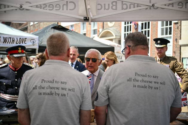 Charles and Camilla visit Blandford Forum Britain s King Charles III (C) meets with cheese sellers on the local farmer s market following a visit to the Main Hall at the Blandford Forum Town Hall and Corn Exchange in Blandford Forum, Dorset, south-west England on July 16, 2026., Credit:JUSTIN TALLIS PA ROTA - B68 Avalon United Kingdom, Dorset, Blandford Forum  Copyright: xJUSTINxTALLISx xPAxROTAx-xB68x xAvalonx 1117025675