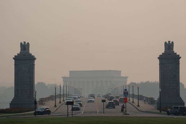 July 17, 2026, Washington, Dc, United States: Air pollution caused by smoke from Canadian wildfires has covered Washington, D.C. on July 17, 2026. Washington and much of the East Coast is under a Code Purple air quality warning, which is the air is unhealthy for any person. Washington United States - ZUMAl312 20260717_znp_l312_005 Copyright: xAndrewxLeydenx