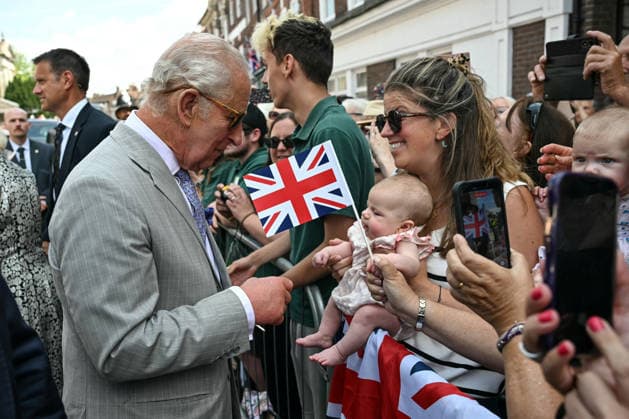 Charles and Camilla visit Blandford Forum Britain s King Charles III (L) greets a young well-wisher following a visit to the Main Hall at the Blandford Forum Town Hall and Corn Exchange in Blandford Forum, Dorset, south-west England on July 16, 2026., Credit:JUSTIN TALLIS PA ROTA - B68 Avalon United Kingdom, Dorset, Blandford Forum  Copyright: xJUSTINxTALLISx xPAxROTAx-xB68x xAvalonx 1117025686