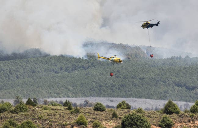 Four More Towns Evacuated Due to the La Mierla Fire, Which Has Reached the Heart of the Sierra Norte Natural Park. Aerial resources are working to extinguish the fire, as of July 17, 2026, in La Mierla, Guadalajara, Castilla-La Mancha, Spain. The spread of the fire that broke out on Thursday, July 16, in the town of La Mierla in Guadalajara has led the Government of Castilla-La Mancha to order the evacuation of the towns of Almiruete, Palancares, Semillas, and La Nava de Jadraque. JULY 17, 2026 Rafael Martí La Mierla, Guadalajara, Castile La Mierla, Guadalajara, Castile, Spain  Copyright: xRafaelxMartinx 7670426