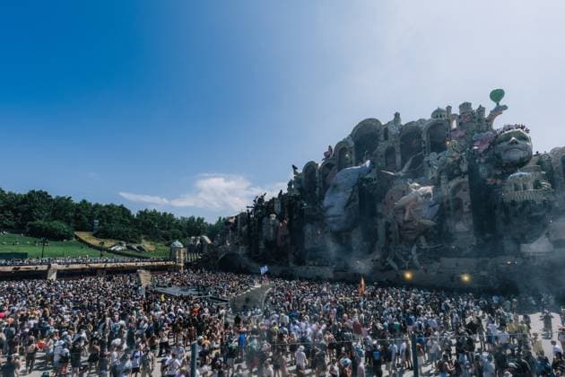 Festival visitors at the Mainstage pictured during the first day of the Tomorrowland electronic music festival, Friday 17 July 2026, in Boom. The first weekend of the 20th edition of the festival takes place at the De Schorre terrain in Boom, from 17 to 19 July.  EMILExWINDAL 181340670