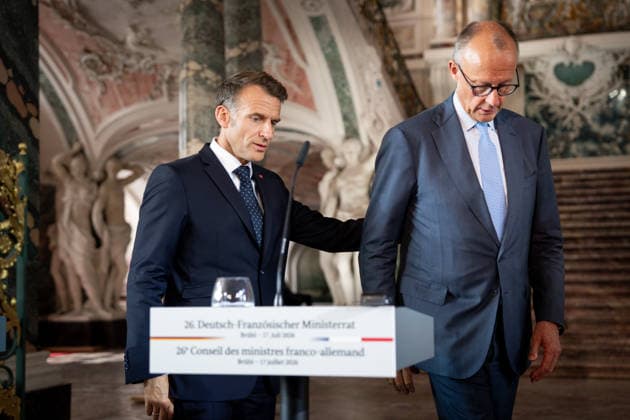 26. Deutsch-Franzoesischen Ministerrat auf Schloss Augustusburg Bundeskanzler Friedrich Merz und Emmanuel Macron Praesidenten der Franzoesischen Republik, am Ende der gemeinsamen Pressekonferenz im Anschluss an den 26. Deutsch-Französischen Ministerrat auf Schloss Augustusburg, Bruehl, 17.07.2026 Bruehl Nordrhein-Westfalen Deutschland *** 26th German-French Ministerial Council at Augustusburg Palace: Federal Chancellor Friedrich Merz and Emmanuel Macron, President of the French Republic, at the conclusion of the joint press conference following the 26th German-French Ministerial Council at Augustusburg Palace, Brühl, July 17, 2026, Brühl, North Rhine-Westphalia, Germany