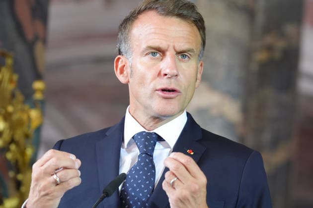 Pressekonferenz nach dem 26. Deutsch-Franzoesischer Ministerrat Staatspraesident Emmanuel Macron im Portrait mit kraftvoller Gestik bei der Pressekonferenz nach dem Deutsch-Franzoesischen Ministerrat , Bruehl, 17.07.2026 Bruehl NRW Deutschland *** Press Conference Following the 26th Franco-German Ministerial Council: A portrait of President Emmanuel Macron, gesturing emphatically, at the press conference following the Franco-German Ministerial Council, Brühl, July 17, 2026, Brühl, North Rhine-Westphalia, Germany