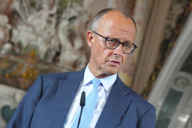 Pressekonferenz nach dem 26. Deutsch-Franzoesischer Ministerrat Bundeskanzler Friedrich Merz im Portrait bei der Pressekonferenz nach dem Deutsch-Franzoesischen Ministerrat , Bruehl, 17.07.2026 Bruehl NRW Deutschland *** Press Conference Following the 26th German-French Ministerial Council: A Portrait of Chancellor Friedrich Merz at the Press Conference Following the German-French Ministerial Council, Brühl, July 17, 2026, Brühl, North Rhine-Westphalia, Germany