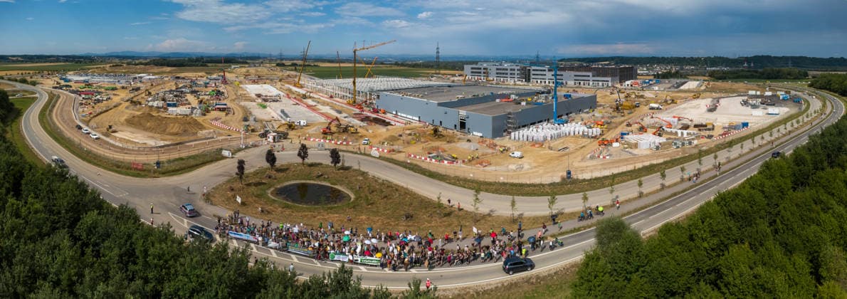 kronstorf, austria, 17 july 2026, protest against the google data center, drone shot of the construction site Kronstorf Stallbach Österreich *** Kronstorf, Österreich, 17. Juli 2026, Protest gegen das Google-Rechenzentrum, Drohnenaufnahme der Baustelle in Kronstorf Stallbach, Österreich Copyright: xx