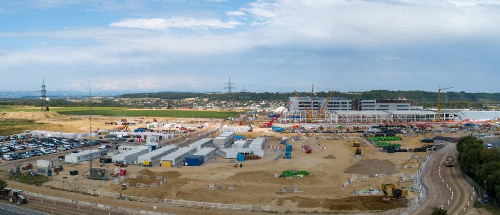 kronstorf, austria, 17 july 2026, protest against the google data center, drone shot of the construction site Kronstorf Stallbach Österreich *** Kronstorf, Österreich, 17. Juli 2026, Protest gegen das Google-Rechenzentrum, Drohnenaufnahme der Baustelle in Kronstorf Stallbach, Österreich Copyright: xx