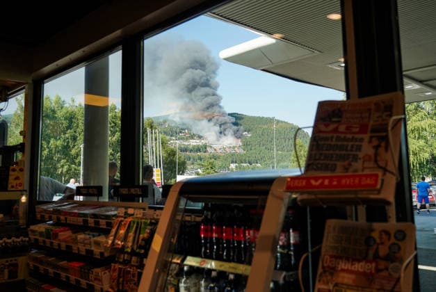Brann i Drammen Drammen 20260717. Storbrann som har spredt seg fra rekkehus ved Krokstadelva i Drammen. Foto: Thomas Fure NTB Drammen Norge kLSMhBV-idA EDITORIAL USE ONLY Ref:_BNCkLSMhBV-idA.jpg *** Fire in Drammen Drammen 20260717 Major fire that has spread from townhouses near Krokstadelva in Drammen Photo: Thomas Fure, NTB Drammen, Norway kLSMhBV idA EDITORIAL USE ONLY Ref BNCkLSMhBV idA jpg  Copyright: xThomasxFurex xNTBx