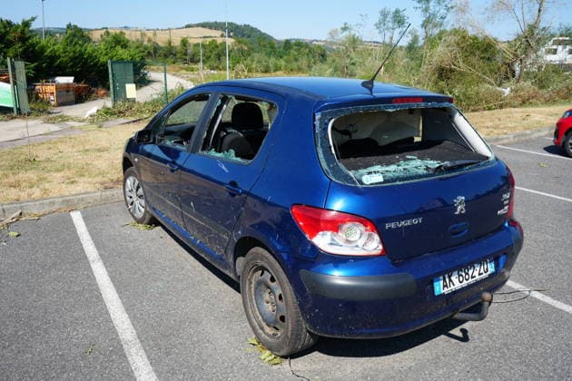 Storms leave 2 dead, 53,000 households without power in France SAINT-ETIENNE, FRANCE - JULY 17: A view of the destruction after violent thunderstorms swept across Saint-Etienne, France on July 17, 2026. The storm has pulled down trees, sparked fires and left tens of thousands of homes without power. Meteo-France had warned of violent storms with intense lightning activity and wind gusts of more than 120 kilometres per hour. Around 30 departments across central and eastern France were placed on orange alert during the evening. Two people were killed and around 53,000 households were left without electricity after severe thunderstorms swept across several regions of France overnight, Franceinfo reported on Friday. Mathieu Prudhomme Anadolu  Copyright: x2026xAnadoluxMathieuxPrudhommex