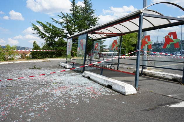Storms leave 2 dead, 53,000 households without power in France SAINT-ETIENNE, FRANCE - JULY 17: A view of the destruction after violent thunderstorms swept across Saint-Etienne, France on July 17, 2026. The storm has pulled down trees, sparked fires and left tens of thousands of homes without power. Meteo-France had warned of violent storms with intense lightning activity and wind gusts of more than 120 kilometres per hour. Around 30 departments across central and eastern France were placed on orange alert during the evening. Two people were killed and around 53,000 households were left without electricity after severe thunderstorms swept across several regions of France overnight, Franceinfo reported on Friday. Mathieu Prudhomme Anadolu  Copyright: x2026xAnadoluxMathieuxPrudhommex