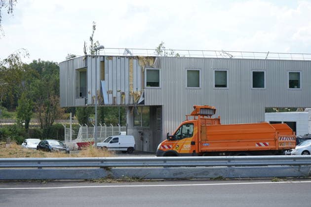 Storms leave 2 dead, 53,000 households without power in France SAINT-ETIENNE, FRANCE - JULY 17: A view of the destruction after violent thunderstorms swept across Saint-Etienne, France on July 17, 2026. The storm has pulled down trees, sparked fires and left tens of thousands of homes without power. Meteo-France had warned of violent storms with intense lightning activity and wind gusts of more than 120 kilometres per hour. Around 30 departments across central and eastern France were placed on orange alert during the evening. Two people were killed and around 53,000 households were left without electricity after severe thunderstorms swept across several regions of France overnight, Franceinfo reported on Friday. Mathieu Prudhomme Anadolu  Copyright: x2026xAnadoluxMathieuxPrudhommex