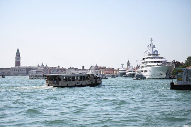 Protest against the visit of US Ambassador to Italy Tilman Fertitta in Venice, Italy VENICE, ITALY - JULY 17: US Ambassador to Italy Tilman Fertitta’s 117-metre megayacht is seen moored in Venice, Italy, on July 17, 2026 ahead of a protest to oppose Fertitta s visit during the city s annual Redentore festival and criticized mass tourism, the influence of billionaires on Venice, and US policies under President Donald Trump. Piero Cruciatti Anadolu Veneto Italy. Editorial use only. Please get in touch for any other usage.  Copyright: x2026xAnadoluxPieroxCruciattix