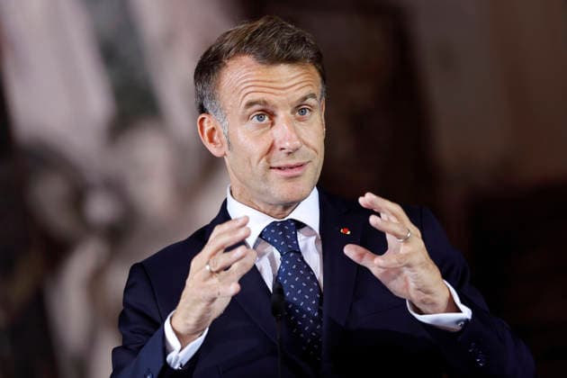 Frankreichs Präsident Emmanuel Macron (PS) bei einem Pressestatement auf Schloss Augustusburg beim 26. Deutsch-Französischen Ministerrat. Die Regierungen beider Länder kommen zusammen, um nicht nur die militärische Zusammenarbeit sondern auch Kooperationen in den Bereichen Forschung und Wirtschaft abzustimmen. Brühl, 17.07.2026 NRW Deutschland *** French President Emmanuel Macron (PS) during a press statement at Augustusburg Castle at the 26th Franco-German Ministerial Council. The governments of both countries are meeting to coordinate not only military cooperation but also collaboration in the fields of research and the economy. Brühl, July 17, 2026, North Rhine-Westphalia, Germany Copyright: xChristophxHardtx
