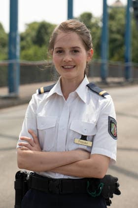 Schauspielerin Bianca NAWRATH spielt die Rolle der Klara Kroske, Portraet, Porträt, Portrait, Angeschnittenes Einzelbild, Einzelmotiv, Pressetermin anlaesslich der Dreharbeiten fuer die ARD Vorabendserie ,,Wapo Duisburg,, in Duisburg, 17.07.2026. *** Actress Bianca NAWRATH plays the role of Klara Kroske, portrait, Portrait, Close-up, Single Image, Single Motif, Press event during the filming of the ARD early-evening series Wapo Duisburg in Duisburg, July 17, 2026