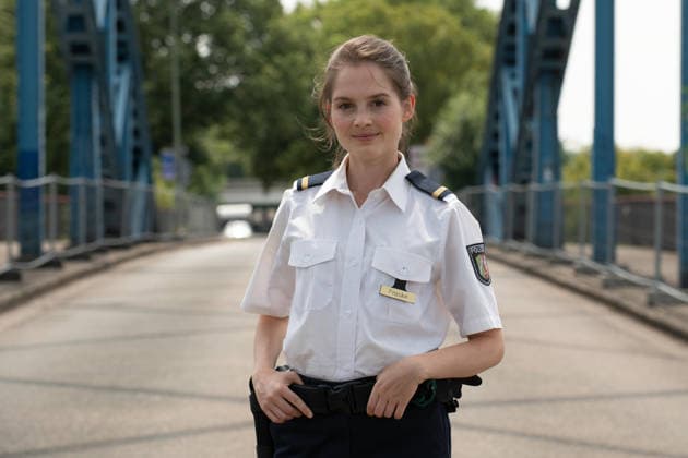 Schauspielerin Bianca NAWRATH spielt die Rolle der Klara Kroske, Portraet, Porträt, Portrait, Angeschnittenes Einzelbild, Einzelmotiv, Pressetermin anlaesslich der Dreharbeiten fuer die ARD Vorabendserie ,,Wapo Duisburg,, in Duisburg, 17.07.2026. *** Actress Bianca NAWRATH plays the role of Klara Kroske, portrait, Portrait, Close-up, Single Image, Single Motif, Press event during the filming of the ARD early-evening series Wapo Duisburg in Duisburg, July 17, 2026