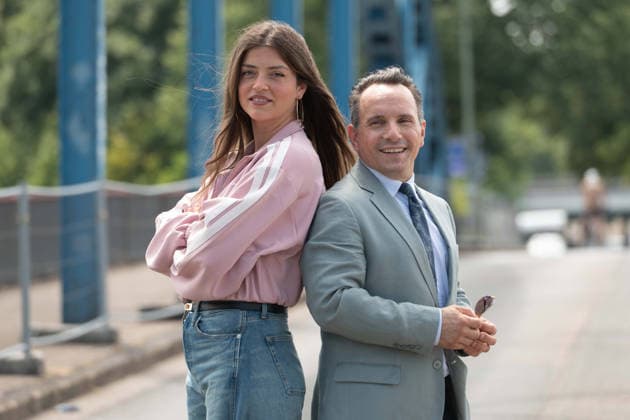 Schauspielerin Altine EMINI neu bei ,,Wapo Duisburg,, In der ARD Vorabendserie spielt sie die Teamassistentin Samira Sam Leka, von links: Schauspielerin Altine EMINI spielt die Rolle der Samira Sam Leka, Schauspieler Stefko HANUSHEVSKY spielt die Rolle des Carsten Heinrich Pressetermin anlaesslich der Dreharbeiten fuer die ARD Vorabendserie ,,Wapo Duisburg,, in Duisburg, 17.07.2026. *** Actress Altine EMINI joins the cast of Wapo Duisburg. In the ARD early-evening series, she plays team assistant Samira Sam Leka. From left: Actress Altine EMINI plays the role of Samira Sam Leka, Actor Stefko HANUSHEVSKY plays the role of Carsten Heinrich. Press event during the filming of the ARD early-evening series Wapo Duisburg in Duisburg, J