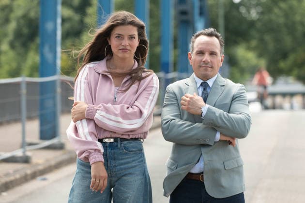 Schauspielerin Altine EMINI neu bei ,,Wapo Duisburg,, In der ARD Vorabendserie spielt sie die Teamassistentin Samira Sam Leka, von links: Schauspielerin Altine EMINI spielt die Rolle der Samira Sam Leka, Schauspieler Stefko HANUSHEVSKY spielt die Rolle des Carsten Heinrich Pressetermin anlaesslich der Dreharbeiten fuer die ARD Vorabendserie ,,Wapo Duisburg,, in Duisburg, 17.07.2026. *** Actress Altine EMINI joins the cast of Wapo Duisburg. In the ARD early-evening series, she plays team assistant Samira Sam Leka. From left: Actress Altine EMINI plays the role of Samira Sam Leka, Actor Stefko HANUSHEVSKY plays the role of Carsten Heinrich. Press event during the filming of the ARD early-evening series Wapo Duisburg in Duisburg, J