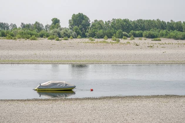 IPA86759802 - MEZZANA BIGLI (PAVIA), July 17, 2026 - The dry riverbed of the Po River, 3 meters below the standard hydrometric level, near the Gerola Bridge in Mezzana Bigli.  Copyright: xEmanuelexRobertoxDexCarlix xx 86759802