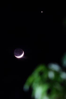 July 17, 2026, Aceh Besar, Aceh, Indonesia: A crescent moon shines adjacent to Venus in the sky over Meunasah Moncut, Lhoknga, Aceh Besar Regency, Aceh Province, Indonesia, on Friday, July 17, 2026. In astronomy, a conjunction occurs when two celestial bodies appear close to each other from Earth s perspective. Aceh Besar Indonesia  - ZUMAs340 20260717_zip_s340_005 Copyright: xKhairuxSyukrillahx