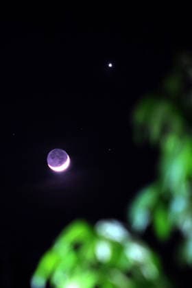 July 17, 2026, Aceh Besar, Aceh, Indonesia: A crescent moon shines adjacent to Venus in the sky over Meunasah Moncut, Lhoknga, Aceh Besar Regency, Aceh Province, Indonesia, on Friday, July 17, 2026. In astronomy, a conjunction occurs when two celestial bodies appear close to each other from Earth s perspective. Aceh Besar Indonesia  - ZUMAs340 20260717_zip_s340_008 Copyright: xKhairuxSyukrillahx