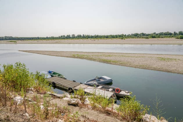 IPA86759784 - MEZZANA BIGLI (PAVIA), July 17, 2026 - The dry riverbed of the Po River, 3 meters below the standard hydrometric level, near the Gerola Bridge in Mezzana Bigli.  Copyright: xEmanuelexRobertoxDexCarlix xx 86759784