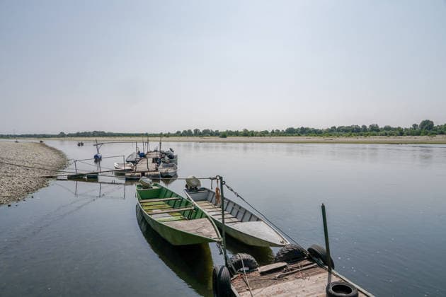 IPA86759809 - MEZZANA BIGLI (PAVIA), July 17, 2026 - The dry riverbed of the Po River, 3 meters below the standard hydrometric level, near the Gerola Bridge in Mezzana Bigli.  Copyright: xEmanuelexRobertoxDexCarlix xx 86759809
