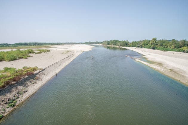 IPA86759831 - MEZZANA BIGLI (PAVIA), July 17, 2026 - The dry riverbed of the Po River, 3 meters below the standard hydrometric level, near the Gerola Bridge in Mezzana Bigli.  Copyright: xEmanuelexRobertoxDexCarlix xx 86759831