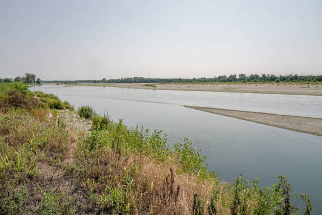 IPA86759786 - MEZZANA BIGLI (PAVIA), July 17, 2026 - The dry riverbed of the Po River, 3 meters below the standard hydrometric level, near the Gerola Bridge in Mezzana Bigli.  Copyright: xEmanuelexRobertoxDexCarlix xx 86759786