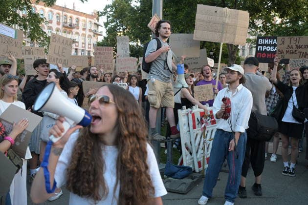 Thousands protest against the dismissal of Ukrainian Defense Minister Fedorov in Kyiv KYIV, UKRAINE - JULY 17: Ukrainians attend a rally to protest President Volodymyr Zelenskyy s decision to dismiss Defense Minister Mykhailo Fedorov after six months in office in Kyiv, Ukraine, on July 17, 2026. The demonstrators also call for the dismissal of Commander-in-Chief of the Armed Forces of Ukraine Oleksandr Syrskyi. Danylo Antoniuk Anadolu Kyiv Ukraine. Editorial use only. Please get in touch for any other usage.  Copyright: x2026xAnadoluxDanyloxAntoniukx