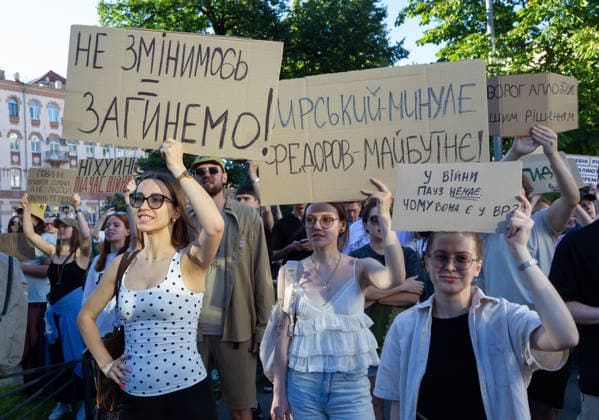 Activists protest against the dismissal of Ukrainian Defence Minister Mykhailo Fedorov in Ivana Franka Square in the evening on the second day of rallies, Kyiv, Ukraine, July 17, 2026. (Photo by Kyrylo Chubotin Ukrinform) Protest action against dismissal of Mykhailo Fedorov goes on in Kyiv  Copyright: xKyryloxChubotinx
