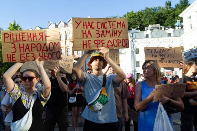 Activists protest against the dismissal of Ukrainian Defence Minister Mykhailo Fedorov in Ivana Franka Square in the evening on the second day of rallies, Kyiv, Ukraine, July 17, 2026. (Photo by Kyrylo Chubotin Ukrinform) Protest action against dismissal of Mykhailo Fedorov goes on in Kyiv  Copyright: xKyryloxChubotinx