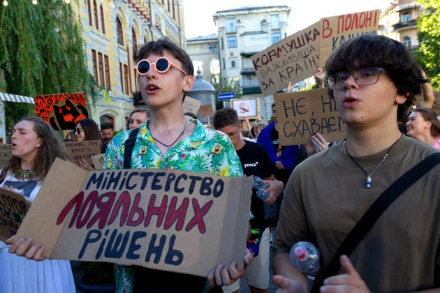 A demonstrator in sunglasses holds a placard reading Ministry of Loyal Decisions during a protest action against the dismissal of Ukrainian Defence Minister Mykhailo Fedorov in Ivana Franka Square in the evening on the second day of rallies, Kyiv, Ukraine, July 17, 2026. (Photo by Kyrylo Chubotin Ukrinform) Protest action against dismissal of Mykhailo Fedorov goes on in Kyiv  Copyright: xKyryloxChubotinx