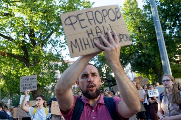 A demonstrator holds a placard reading Fedorov Is Our Defence Minister during a protest action against the dismissal of Ukrainian Defence Minister Mykhailo Fedorov in Ivana Franka Square in the evening on the second day of rallies, Kyiv, Ukraine, July 17, 2026. (Photo by Kyrylo Chubotin Ukrinform) Protest action against dismissal of Mykhailo Fedorov goes on in Kyiv  Copyright: xKyryloxChubotinx