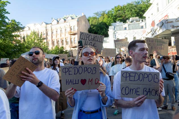 Activists protest against the dismissal of Ukrainian Defence Minister Mykhailo Fedorov in Ivana Franka Square in the evening on the second day of rallies, Kyiv, Ukraine, July 17, 2026. (Photo by Kyrylo Chubotin Ukrinform) Protest action against dismissal of Mykhailo Fedorov goes on in Kyiv  Copyright: xKyryloxChubotinx