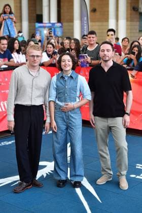 IPA86760066 - Giffoni Vallepiana Giffoni Festival Photocall for the film Sunny Dancer. Pictured: Bella Ramsey, George Jaques, and Kennet Petrie  Copyright: xVincenzoxLandix xVincenzoxLandix 86760066