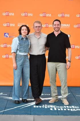 IPA86760056 - Giffoni Vallepiana Giffoni Festival Photocall for the film Sunny Dancer. Pictured: Bella Ramsey, George Jaques, and Kennet Petrie  Copyright: xVincenzoxLandix xVincenzoxLandix 86760056