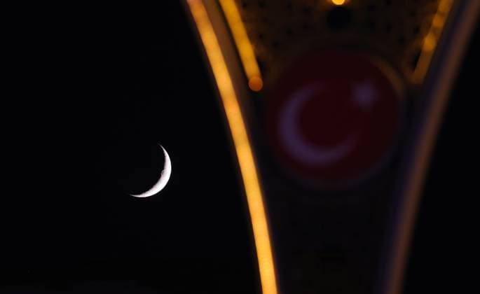 Crescent moon in Hakkari HAKKARI, TURKIYE - JULY 17: A crescent moon is seen in the evening sky over Hakkari, Turkiye, on July 17, 2026. Sayim Harmanci Anadolu Hakkari Turkey. Editorial use only. Please get in touch for any other usage.  Copyright: x2026xAnadoluxSayimxHarmancix